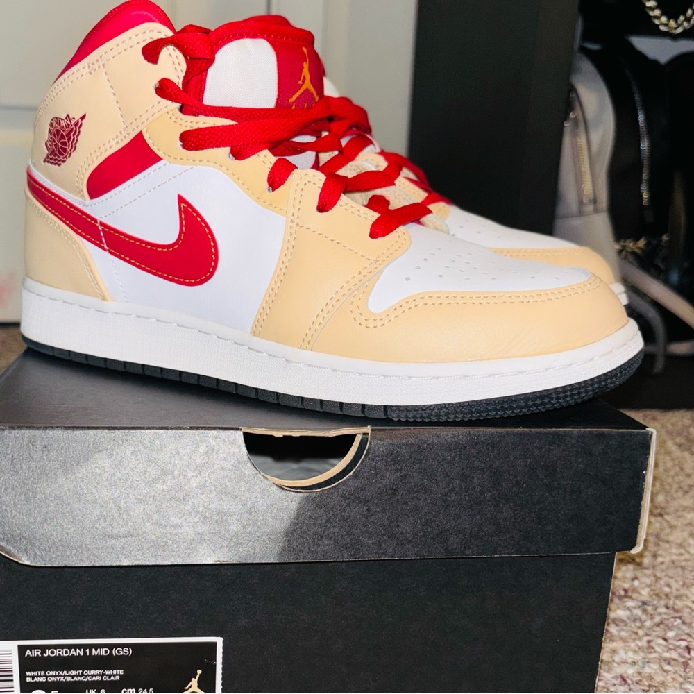 Air Jordan 1 mid red/tan